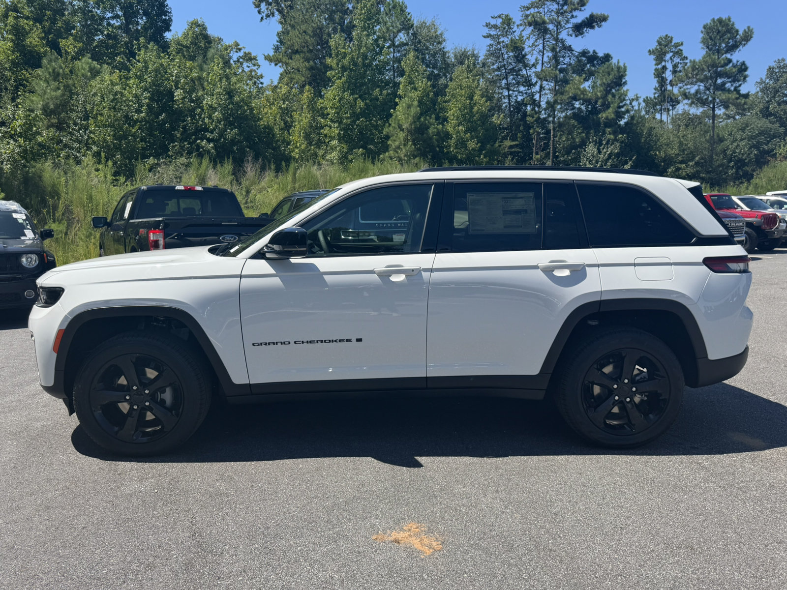 New 2026 Jeep Grand Cherokee Limited w/ Limited Altitude Package AWD/4WD image 8