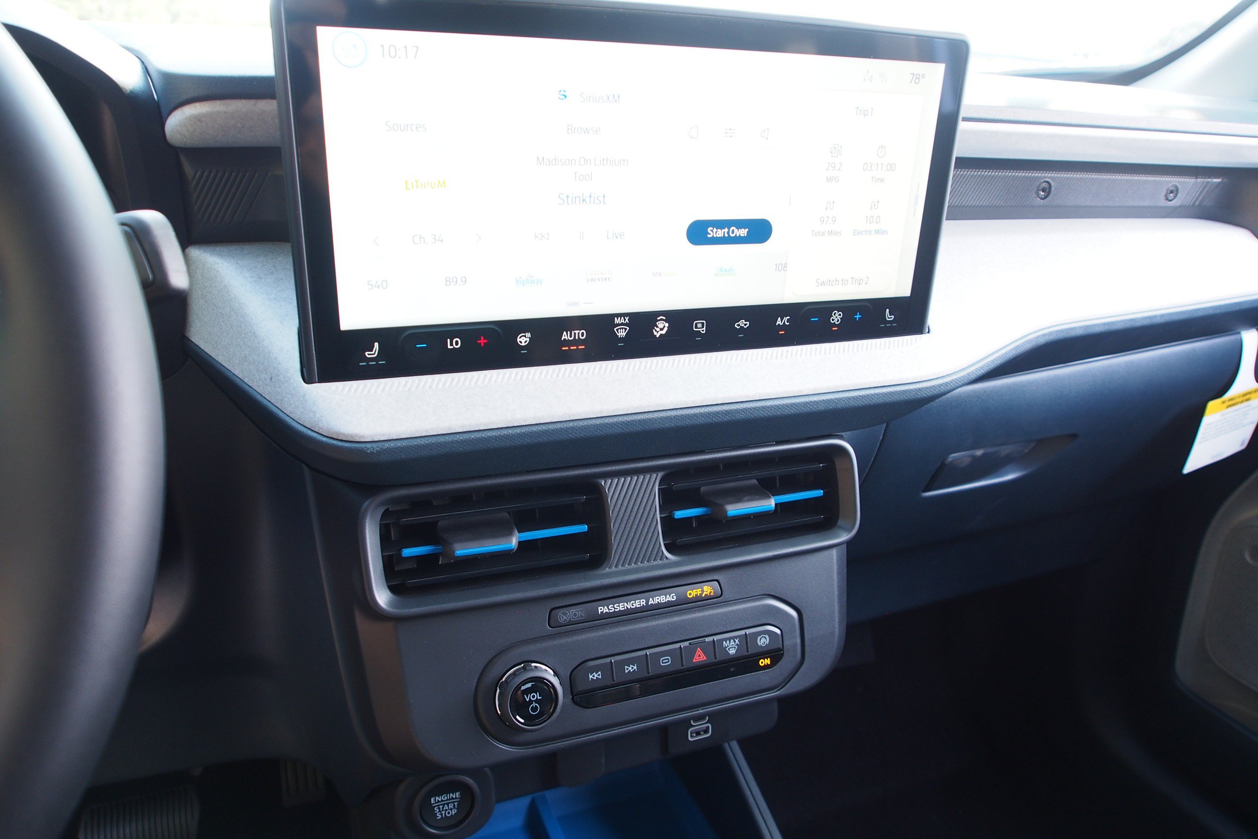 New 2026 Ford Maverick XLT w/ XLT Luxury Package FWD image 23