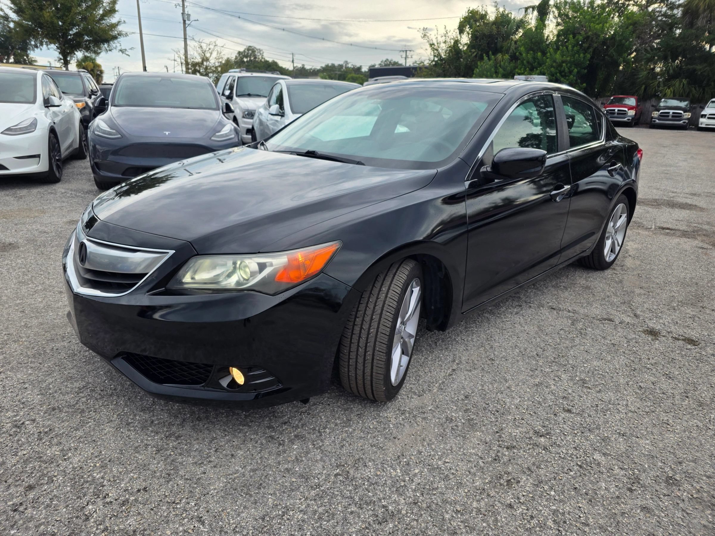 Used 2013 Acura ILX w/ Premium Package FWD image 3