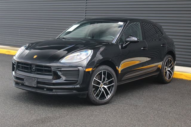 Used 2023 Porsche Macan Turbo image 1