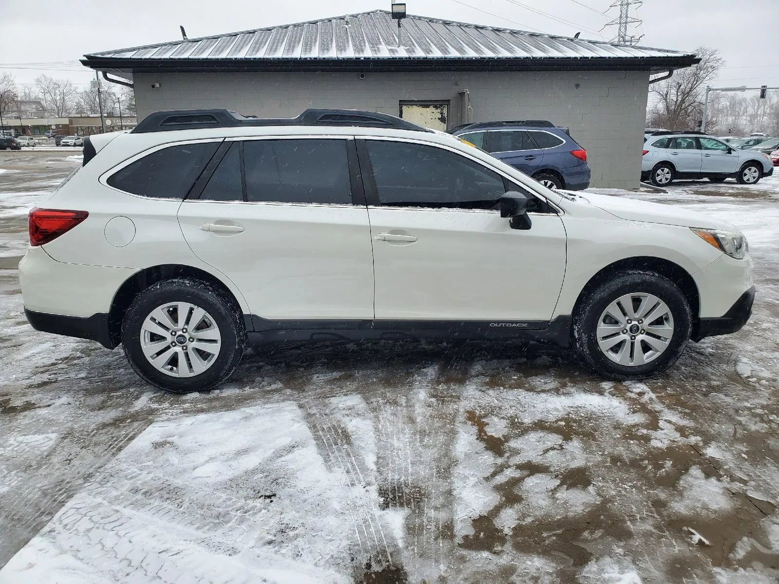 Used 2017 Subaru Outback 2.5i image 7