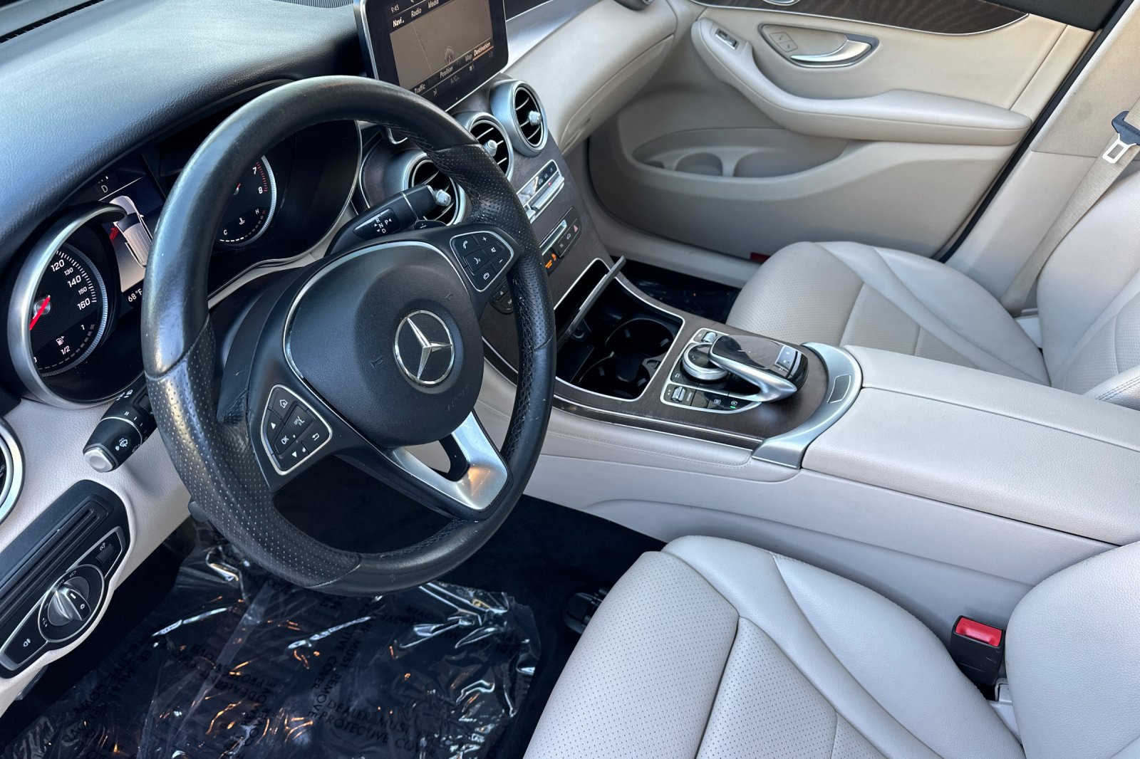 Used 2018 Mercedes-Benz GLC 300 4MATIC image 4