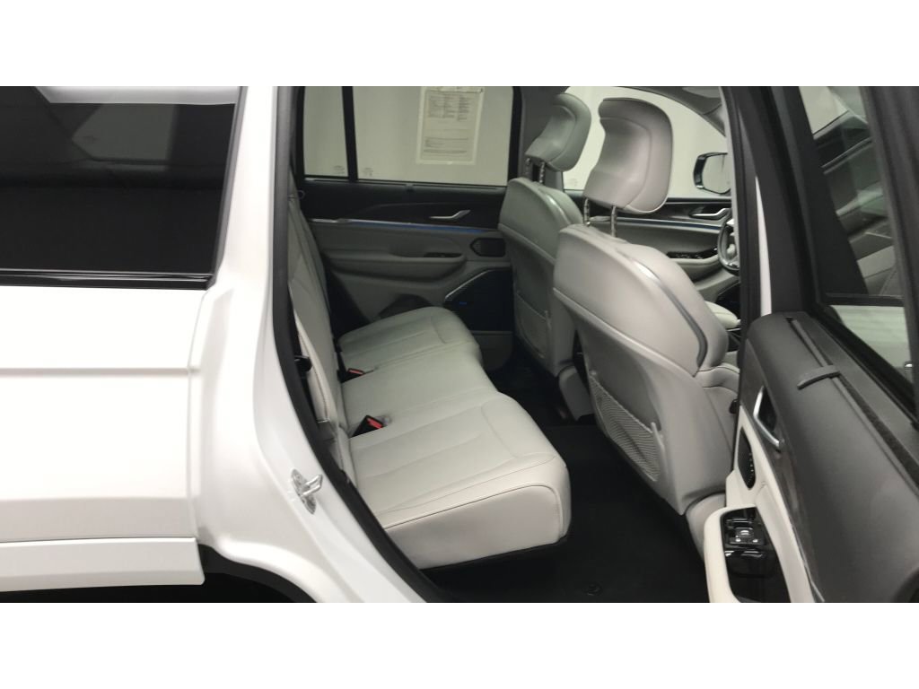 Used 2023 Jeep Grand Cherokee Overland w/ Adv Protech Group III image 25