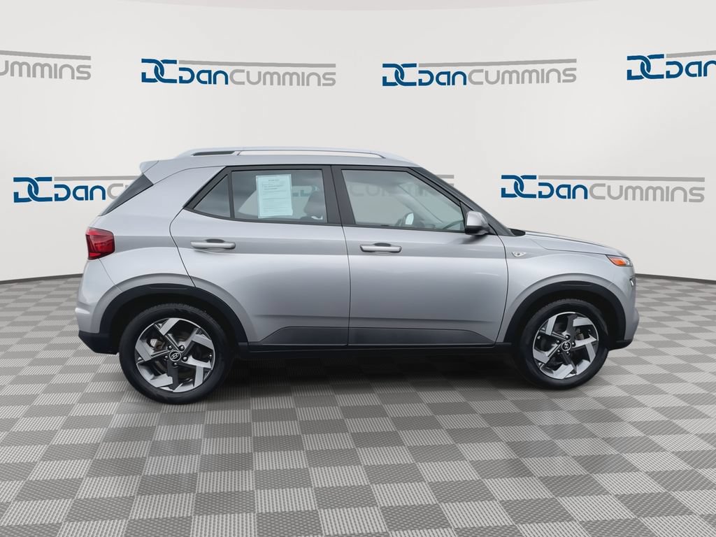 Used 2023 Hyundai Venue SEL FWD image 9