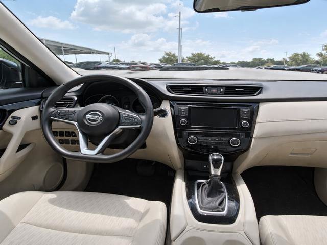 Used 2018 Nissan Rogue SV w/ Premium Package FWD image 9