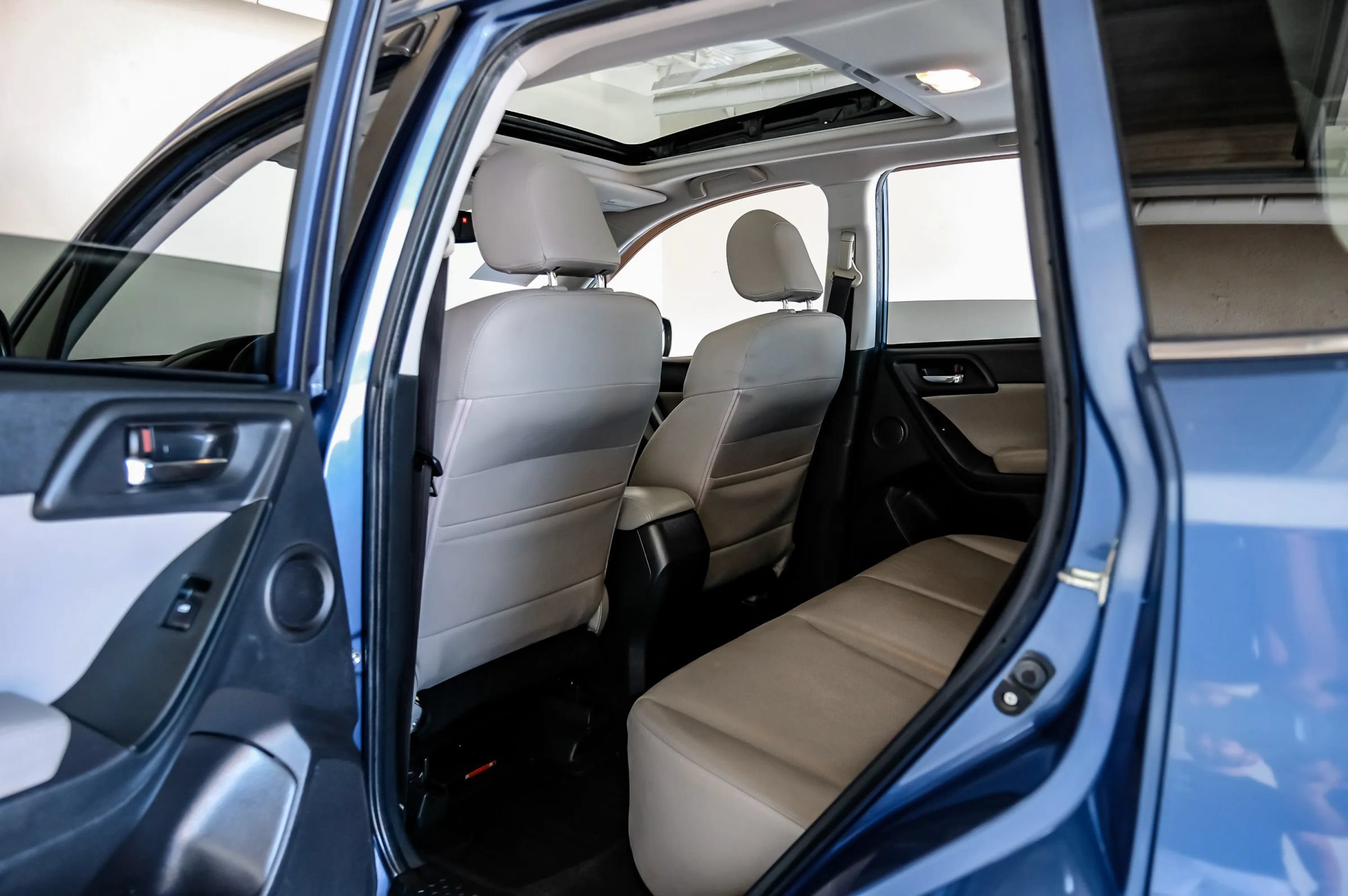 Used 2015 Subaru Forester 2.5i Touring AWD/4WD image 32