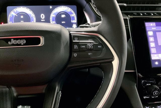 Used 2025 Jeep Grand Cherokee Altitude image 19