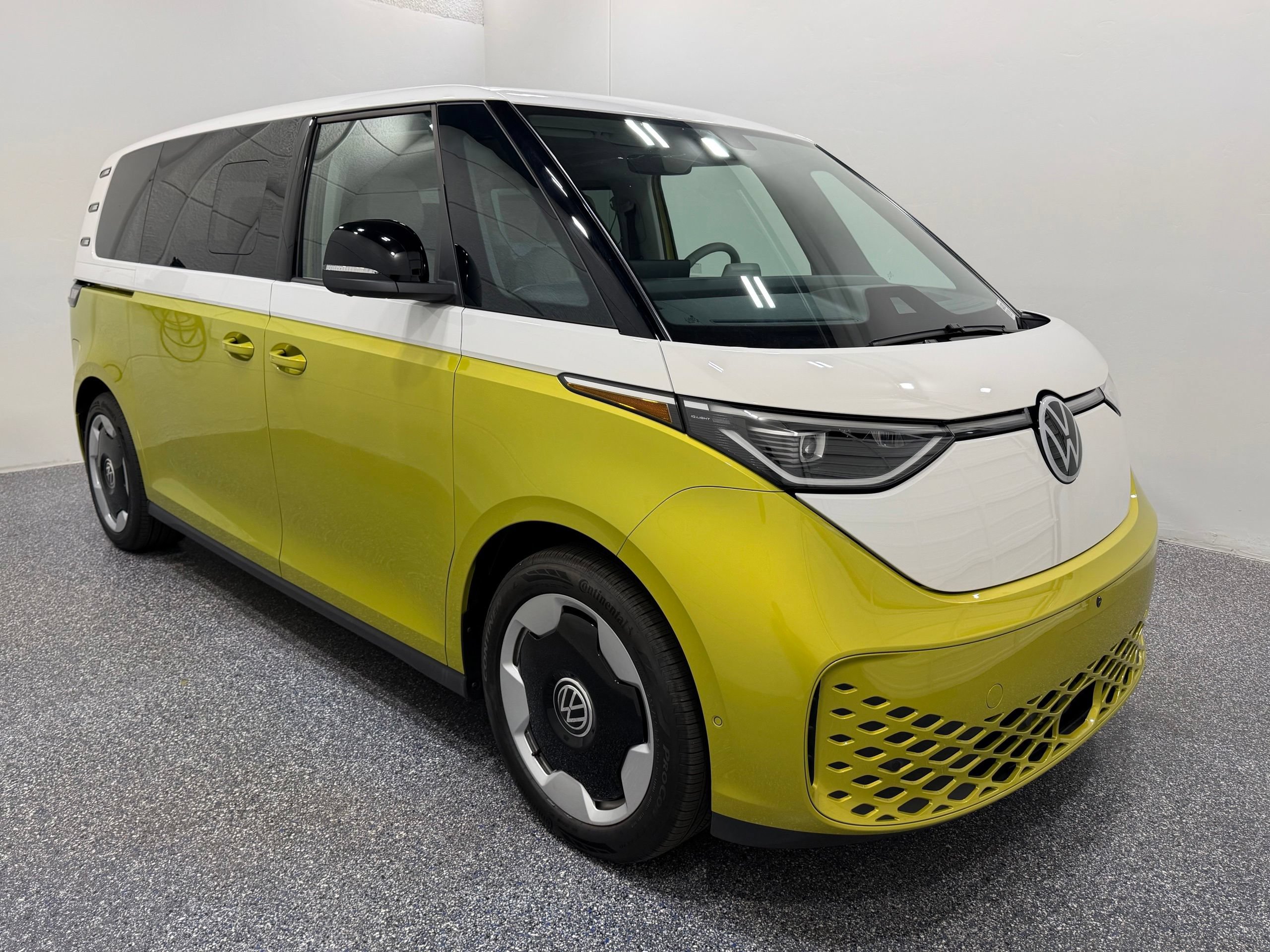 New 2025 Volkswagen ID. Buzz Pro S Plus AWD/4WD image 9