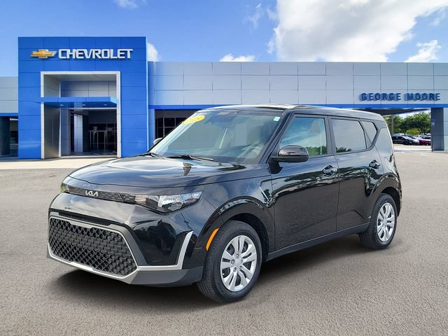 Used 2025 Kia Soul LX FWD image 2