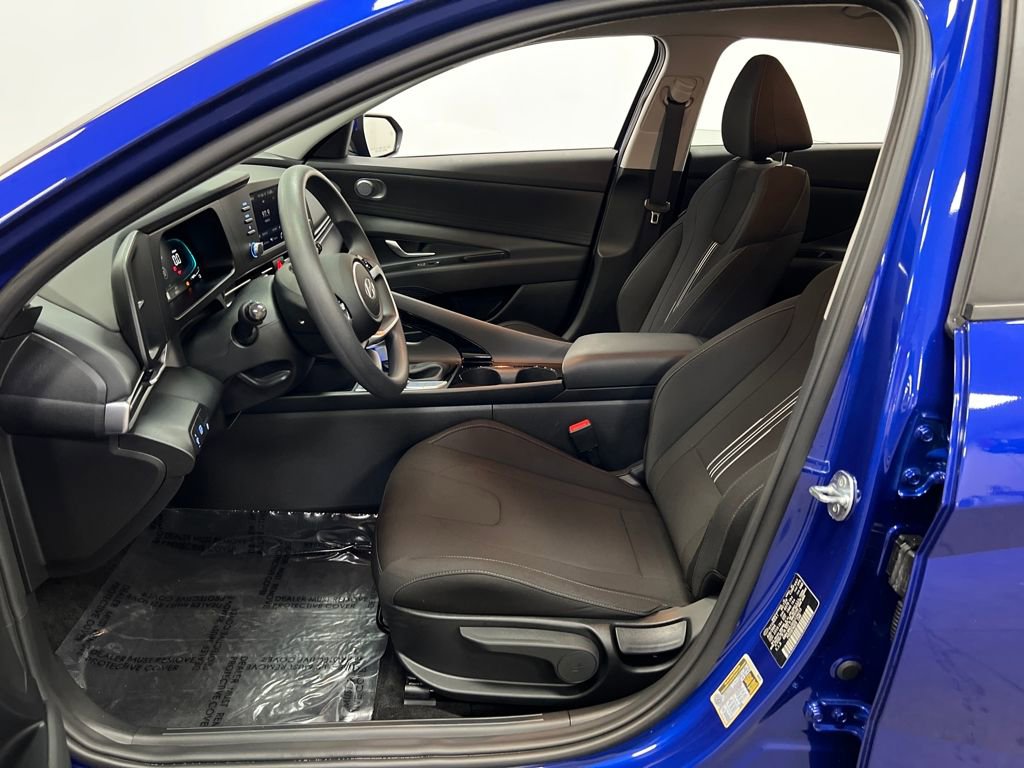 Used 2025 Hyundai Elantra Blue image 10