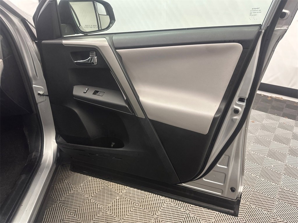 Used 2017 Toyota RAV4 XLE image 15