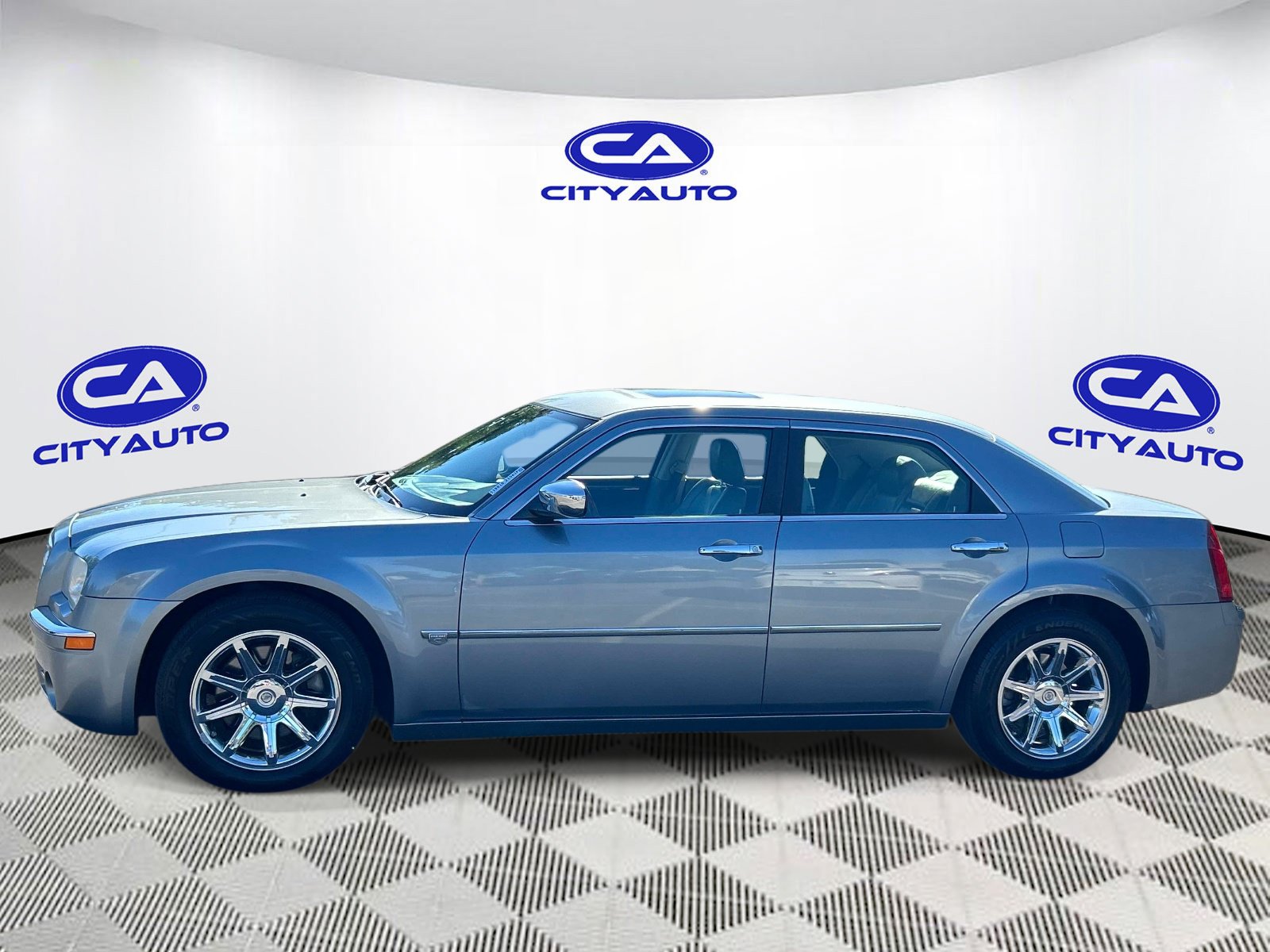 Used 2006 Chrysler 300 C w/ Navigation & Sound Group II RWD image 7