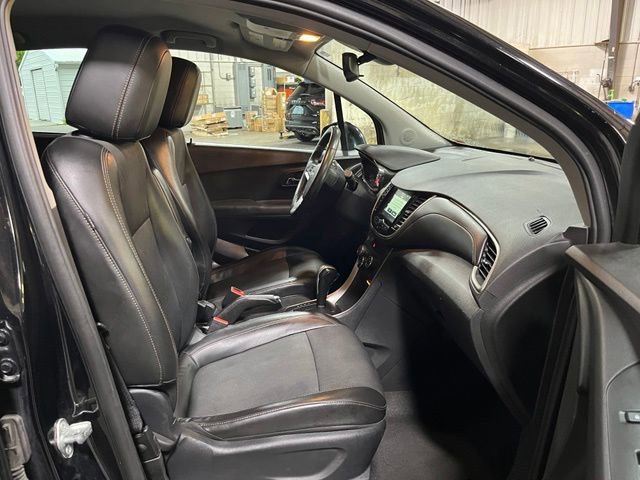 Used 2017 Chevrolet Trax LT w/ LT Convenience Package AWD/4WD image 25