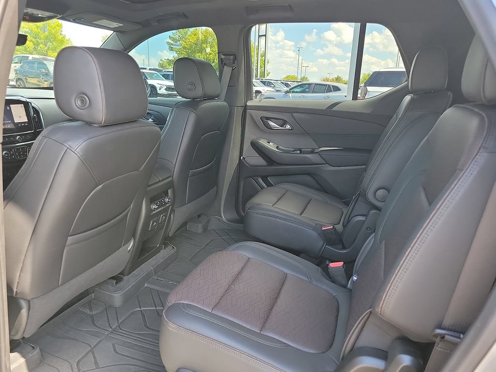 Used 2023 Chevrolet Traverse High Country w/ LPO, 'HIT The Road' Package FWD image 10