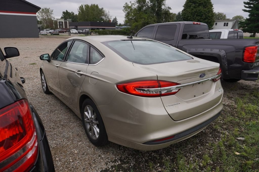 Used 2017 Ford Fusion SE FWD image 5