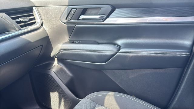 Used 2025 GMC Terrain Elevation image 24