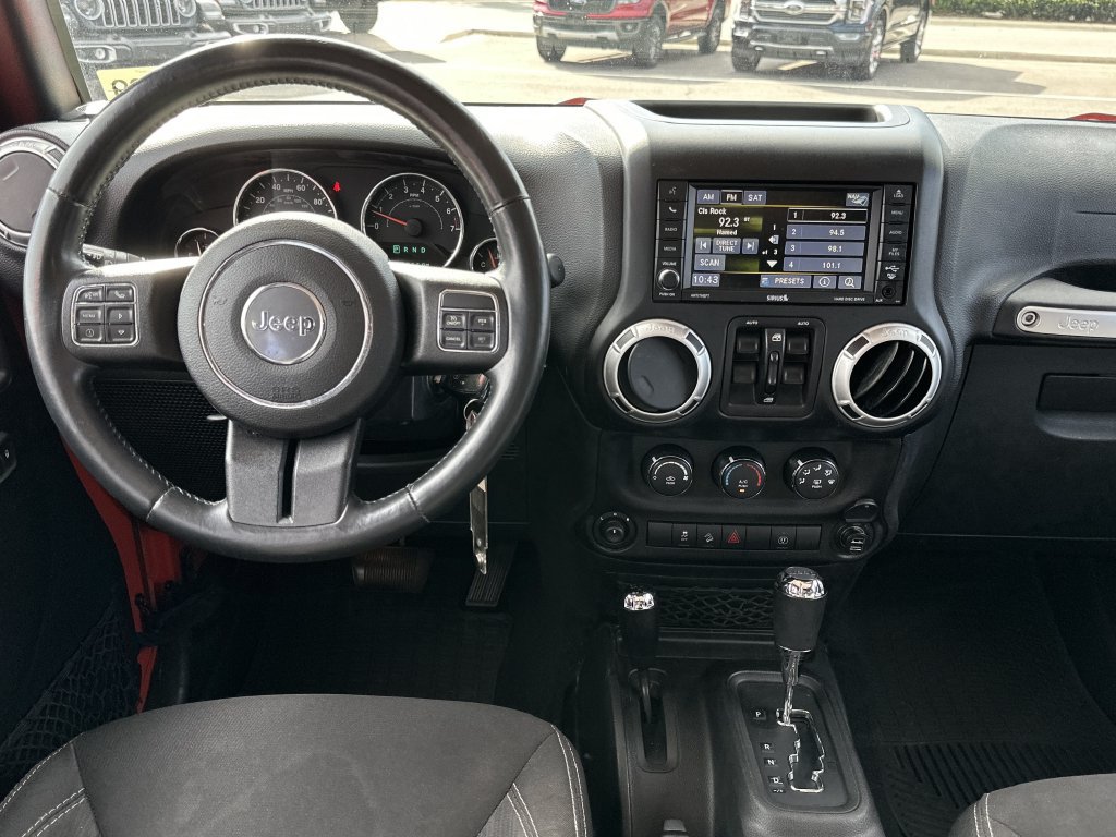 Used 2015 Jeep Wrangler Unlimited Sahara w/ Connectivity Group AWD/4WD image 10
