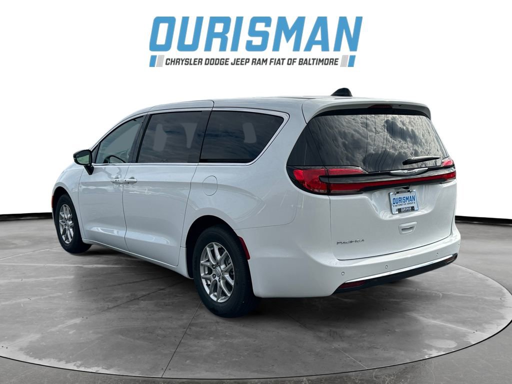 New 2026 Chrysler Pacifica Select image 4
