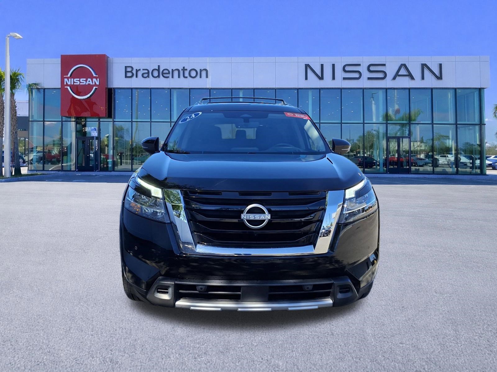 Certified 2024 Nissan Pathfinder Platinum image 2