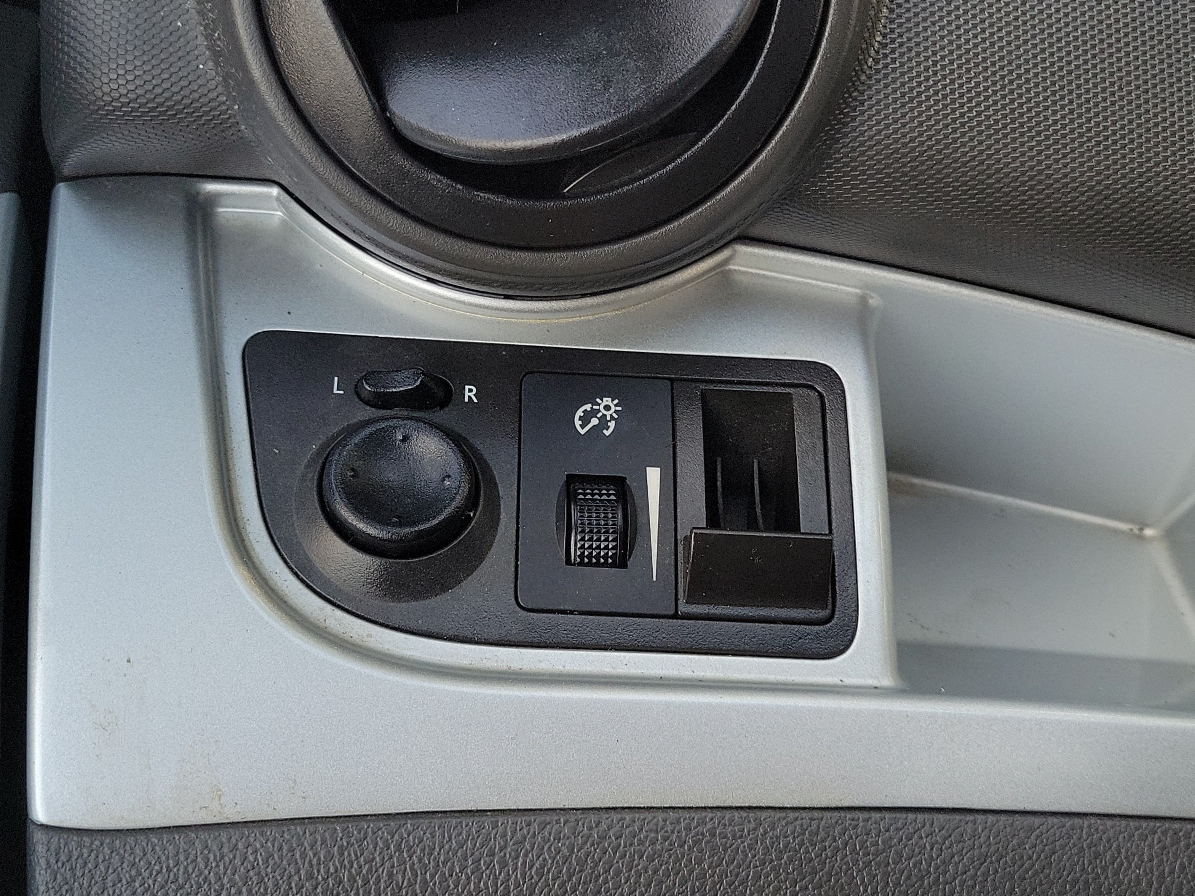 Used 2014 Chevrolet Spark LT FWD image 28
