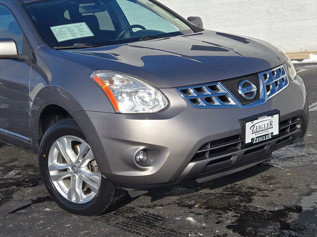Used 2013 Nissan Rogue SV w/ Premium Pkg image 2