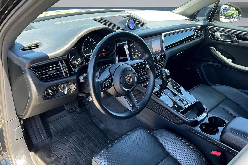 Used 2023 Porsche Macan AWD/4WD image 17