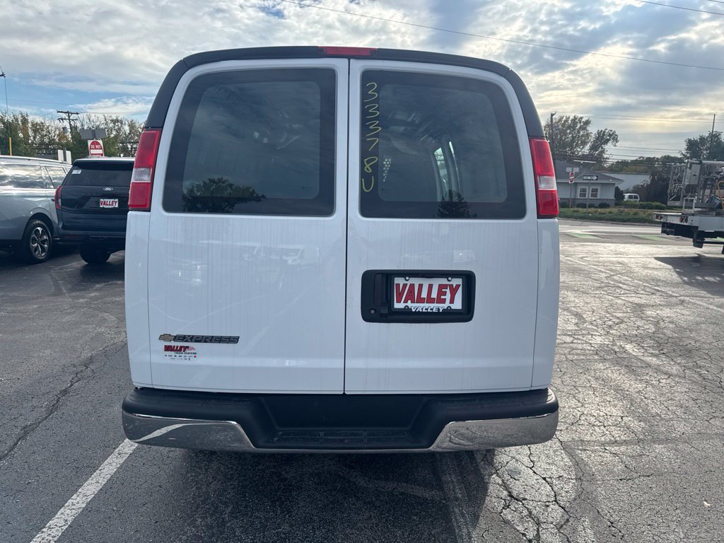 Used 2025 Chevrolet Express 2500 w/ Driver Convenience Package RWD image 5