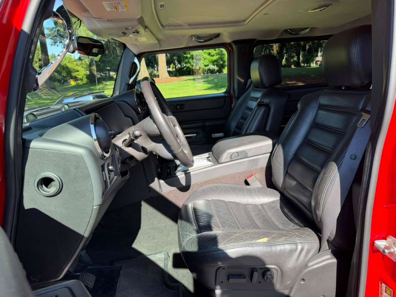 Used 2005 HUMMER H2 SUT w/ Preferred Equipment Group AWD/4WD image 31
