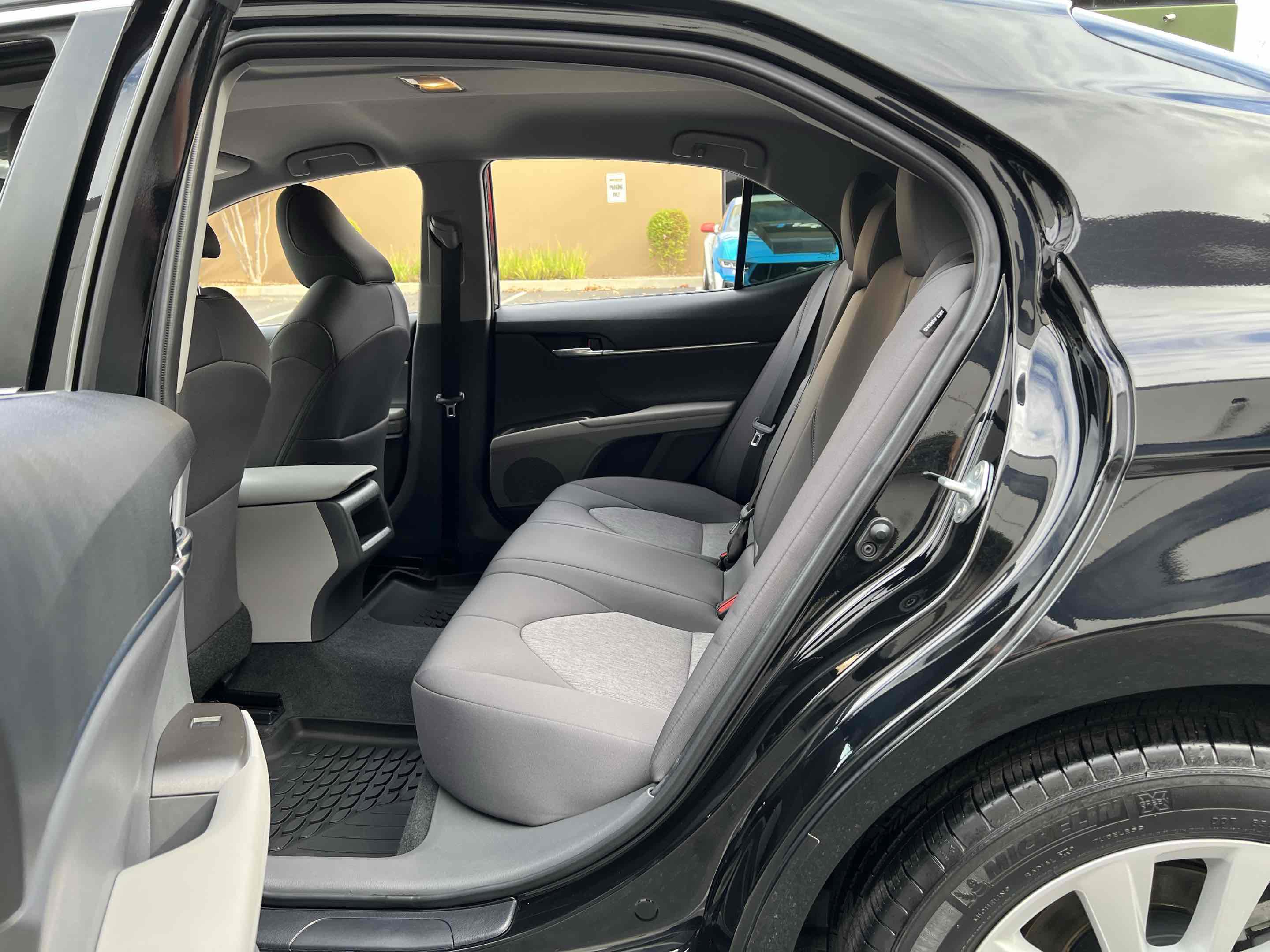 Used 2021 Toyota Camry LE image 5