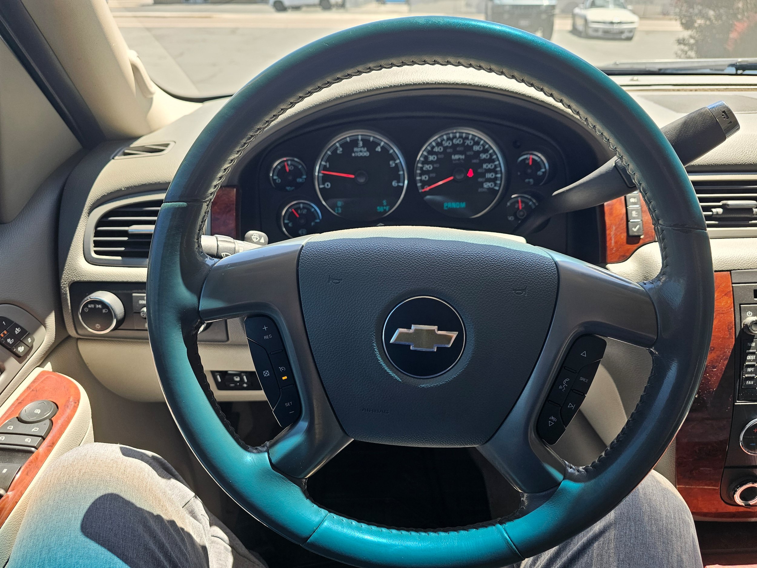 Used 2011 Chevrolet Avalanche LTZ AWD/4WD image 11