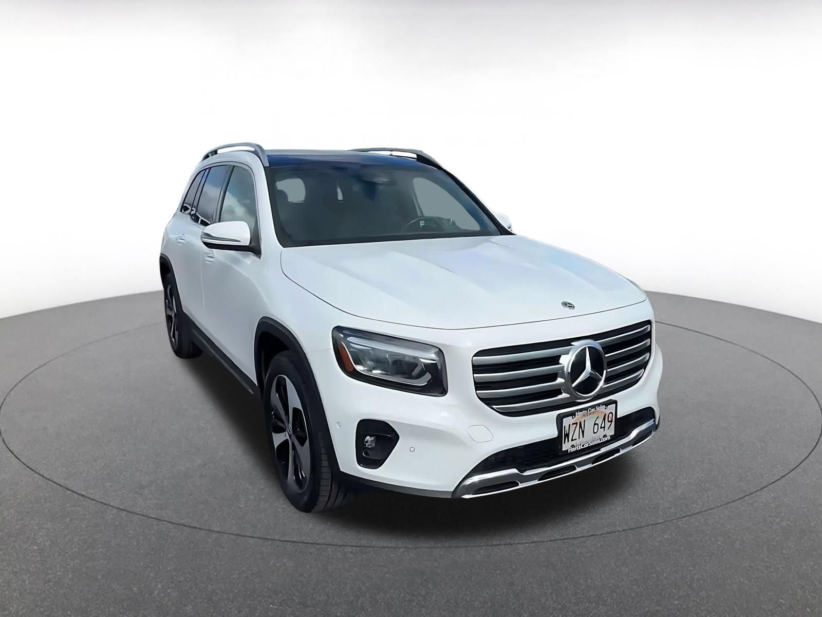 Used 2025 Mercedes-Benz GLB 250 4MATIC image 3