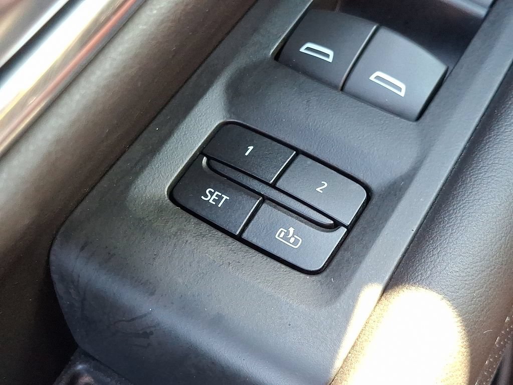 Used 2022 GMC Yukon XL SLT w/ SLT Luxury Package AWD/4WD image 29