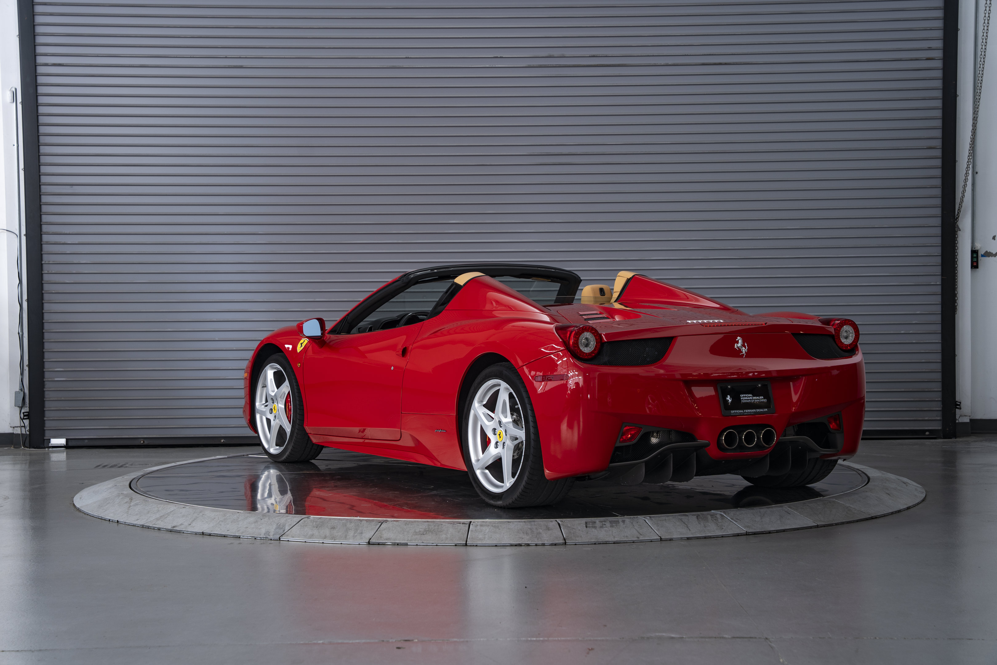 Used 2012 Ferrari 458 Spider RWD image 3