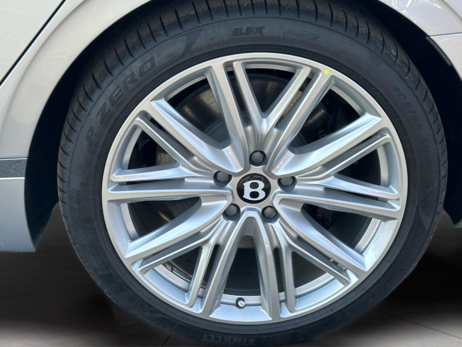 New 2026 Bentley Flying Spur V8 AWD/4WD image 6