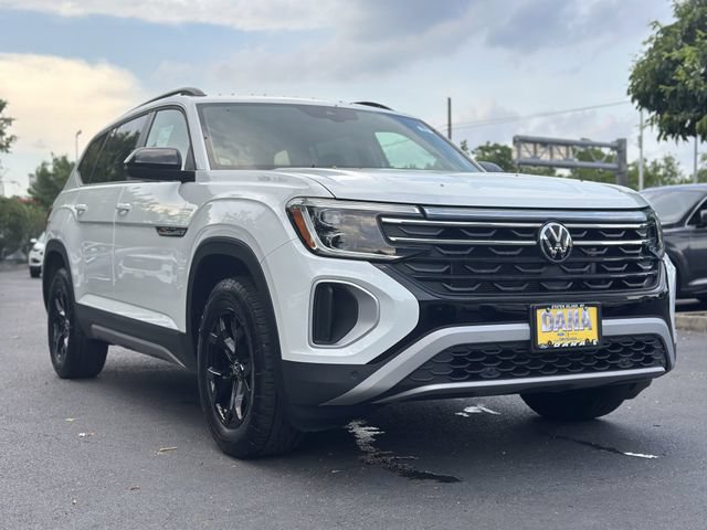 Used 2024 Volkswagen Atlas Peak Edition SE AWD/4WD image 50