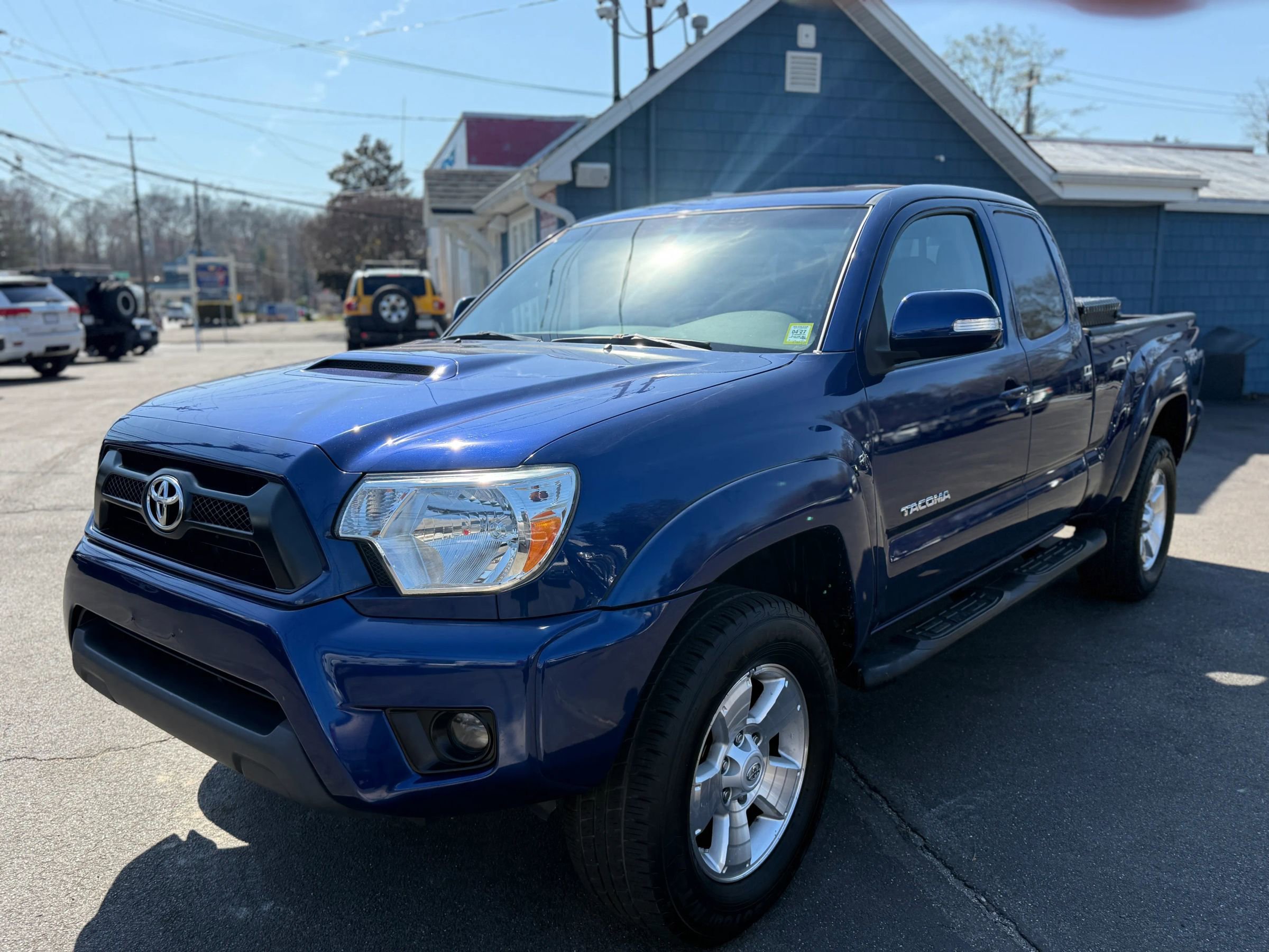Used 2015 Toyota Tacoma 4x4 Access Cab V6 w/ TRD Sport Package image 2