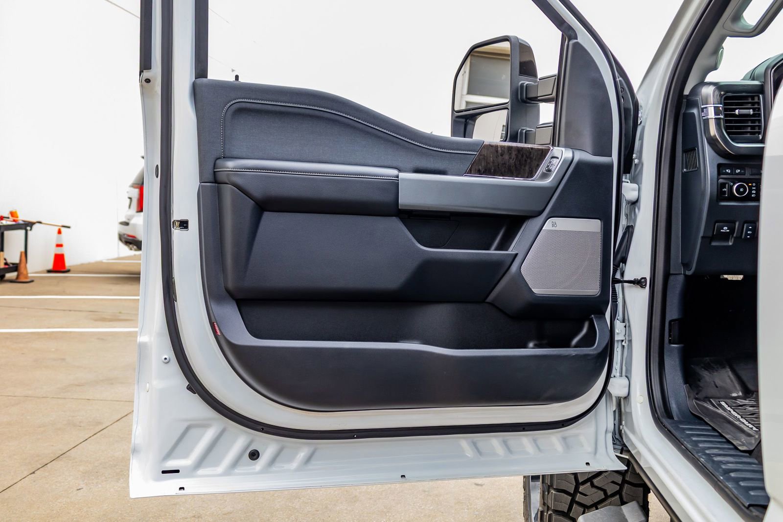 Used 2024 Ford F350 Lariat w/ Lariat Ultimate Package image 35