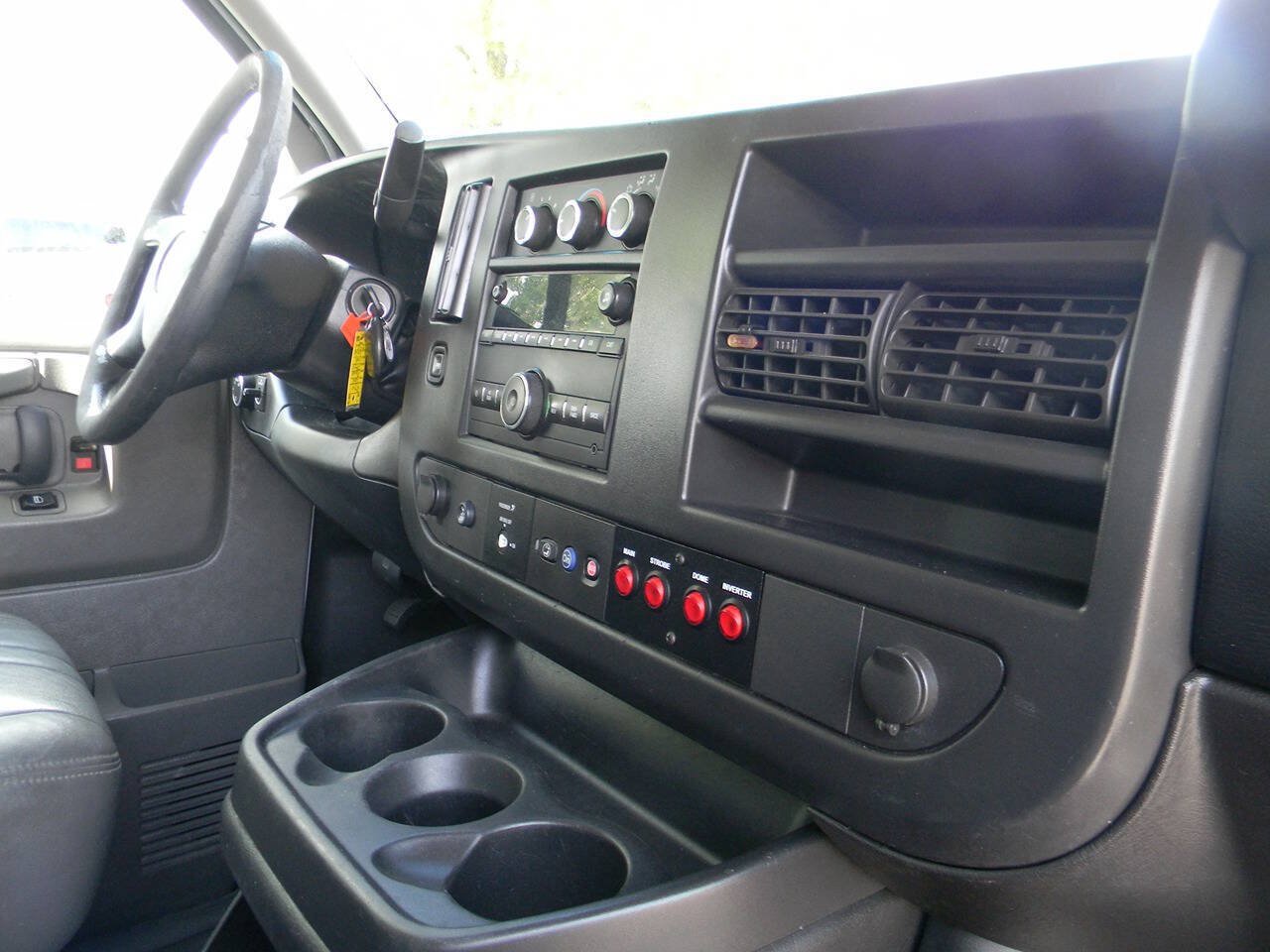 Used 2015 Chevrolet Express 2500 RWD image 12