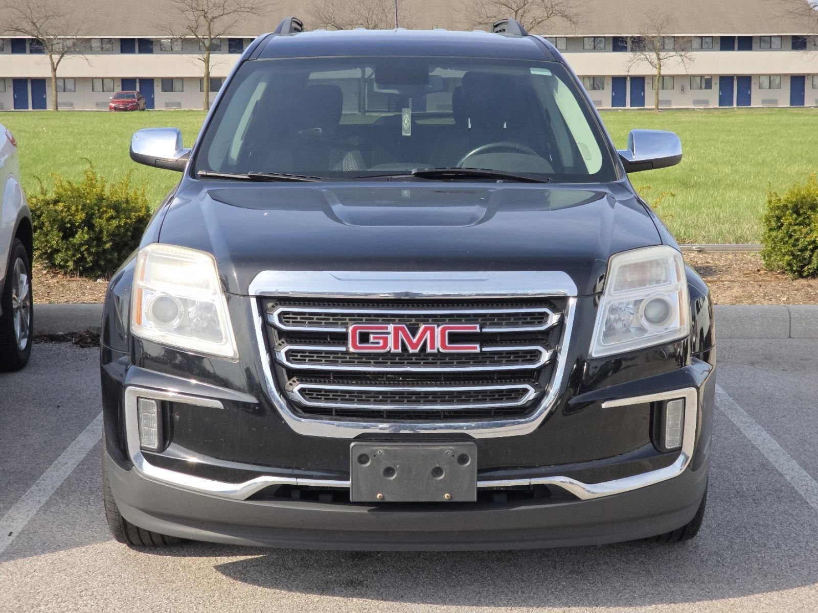 Used 2017 GMC Terrain SLE w/ Chrome Package image 3