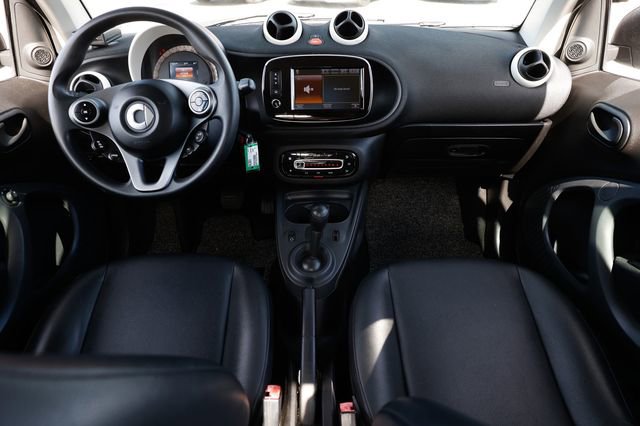 Used 2016 smart fortwo Prime image 2