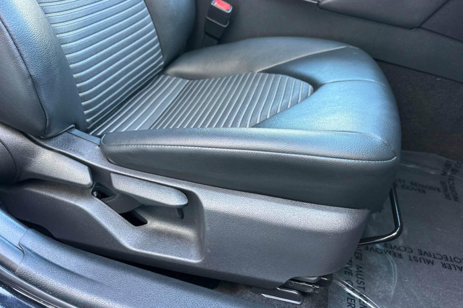 Used 2019 Toyota Camry SE FWD image 22