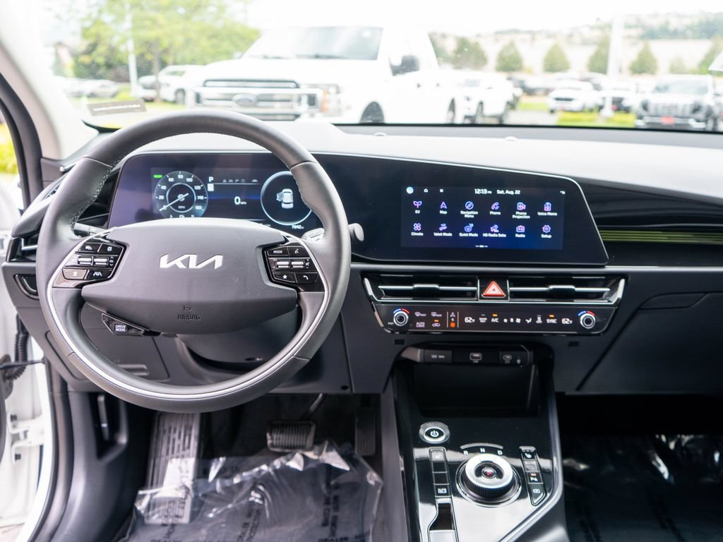 Certified 2024 Kia Niro Wind FWD image 13