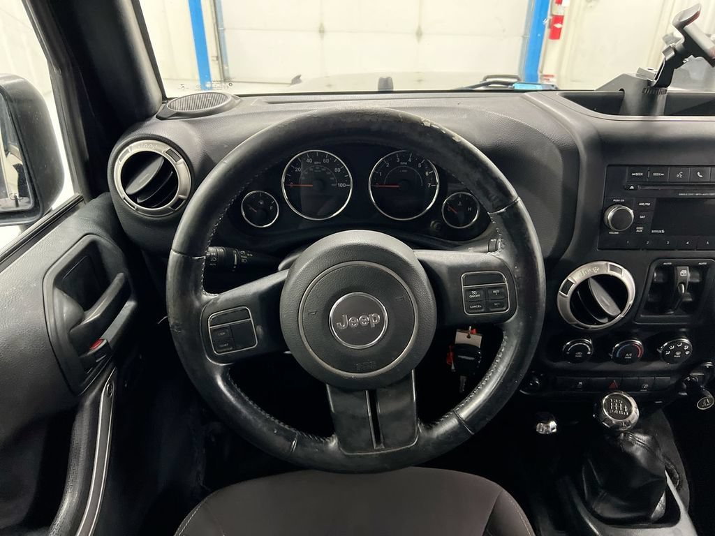Used 2017 Jeep Wrangler Unlimited Sahara AWD/4WD image 11
