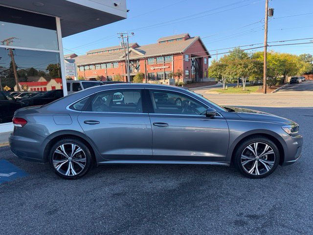 Used 2022 Volkswagen Passat 2.0T SE FWD image 12