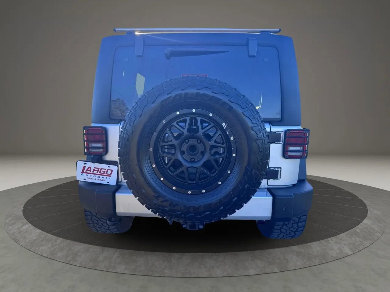 Used 2012 Jeep Wrangler Unlimited Sahara w/ Dual Top Group AWD/4WD image 7