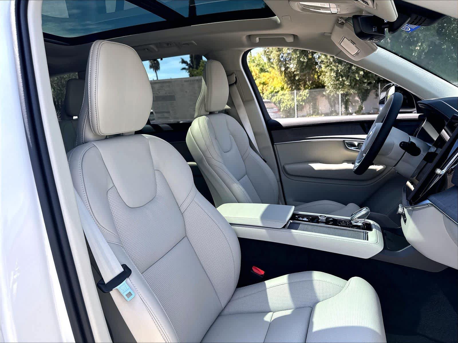 New 2026 Volvo XC90 T8 Ultra w/ Protection Package AWD/4WD image 32