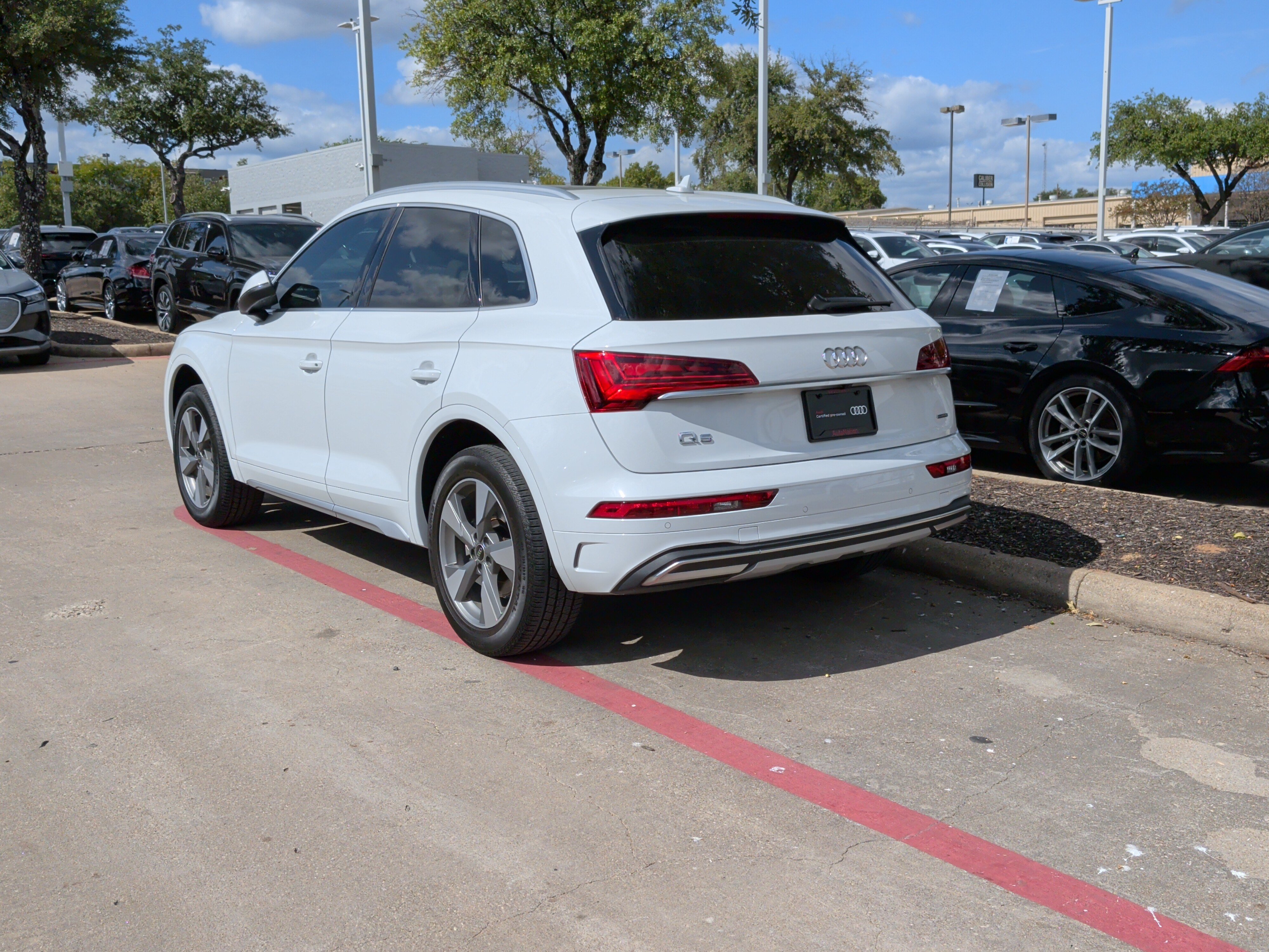 Used 2023 Audi Q5 2.0T Premium Plus w/ Premium Plus Package AWD/4WD image 8