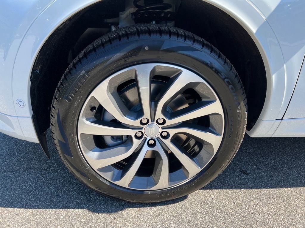 New 2025 Land Rover Discovery Sport S image 9