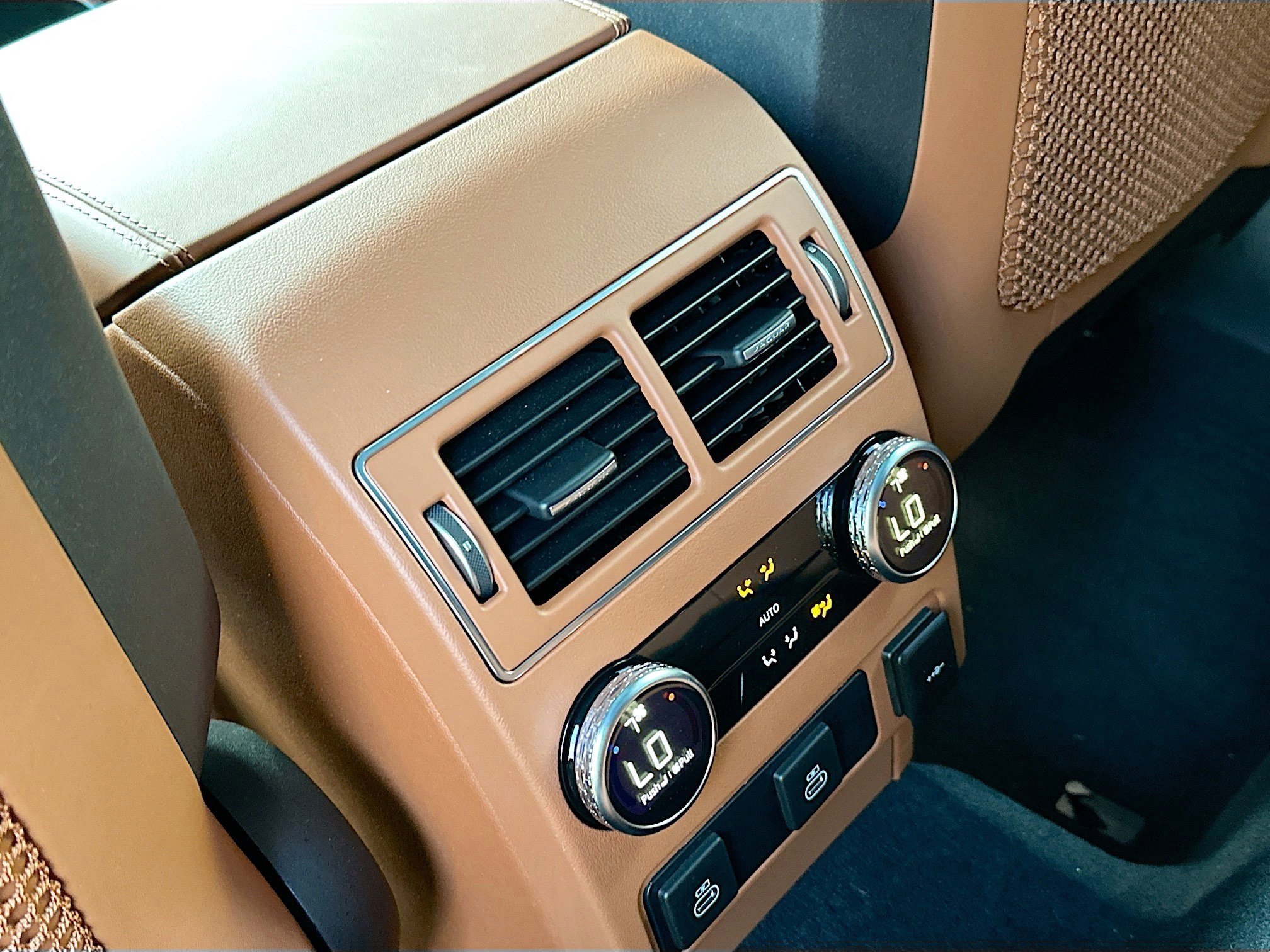 Used 2021 Jaguar F-PACE SVR image 25