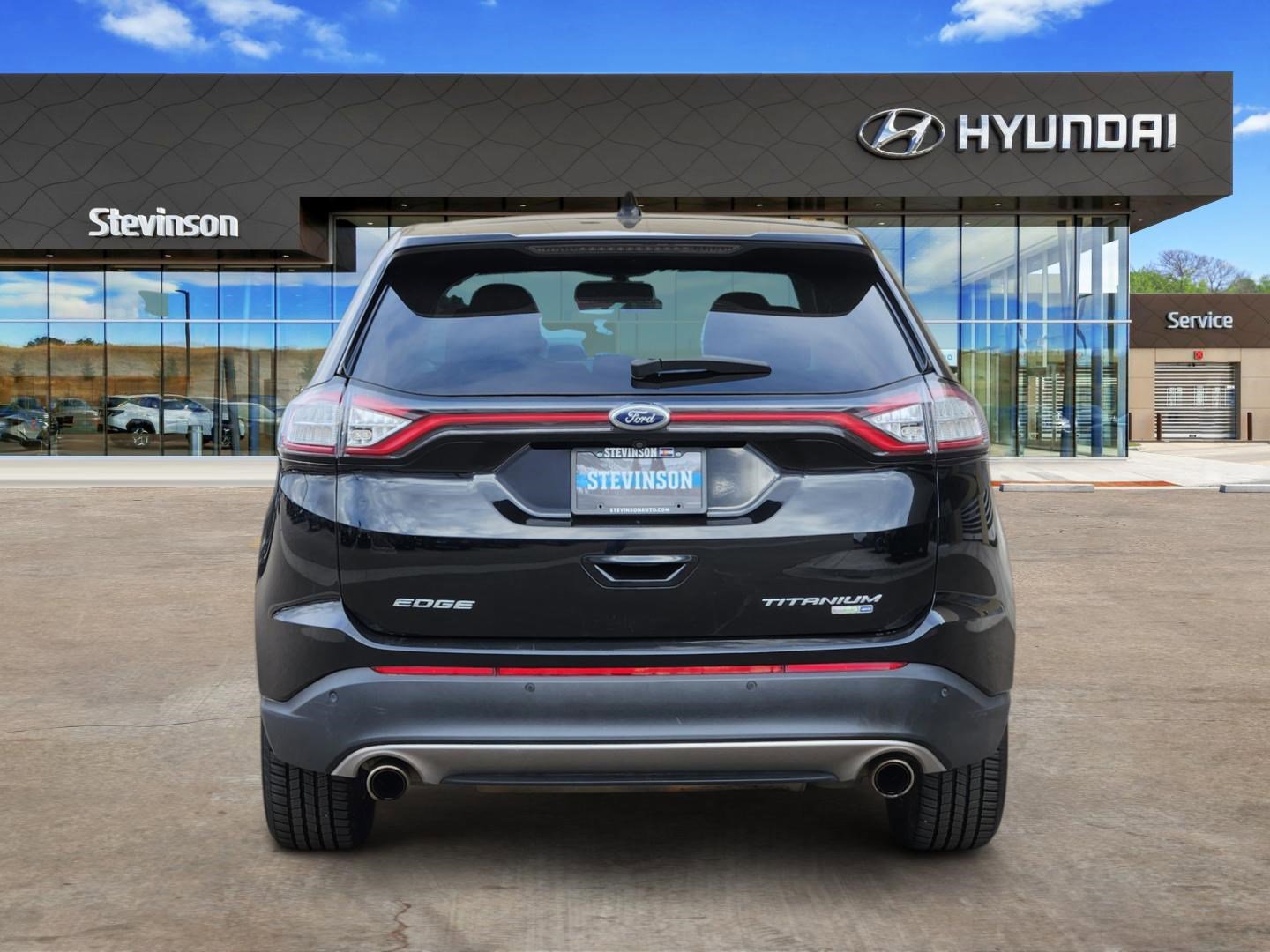 Used 2018 Ford Edge Titanium image 3